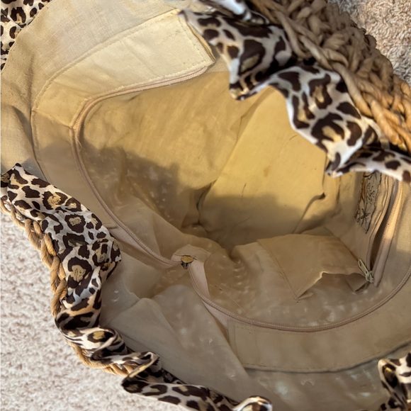Sun'N'Sand Straw Bag,Handbag,Tote:Leopard Print
Trim+Beads,Feather,Leather Charm - Picture 8 of 11